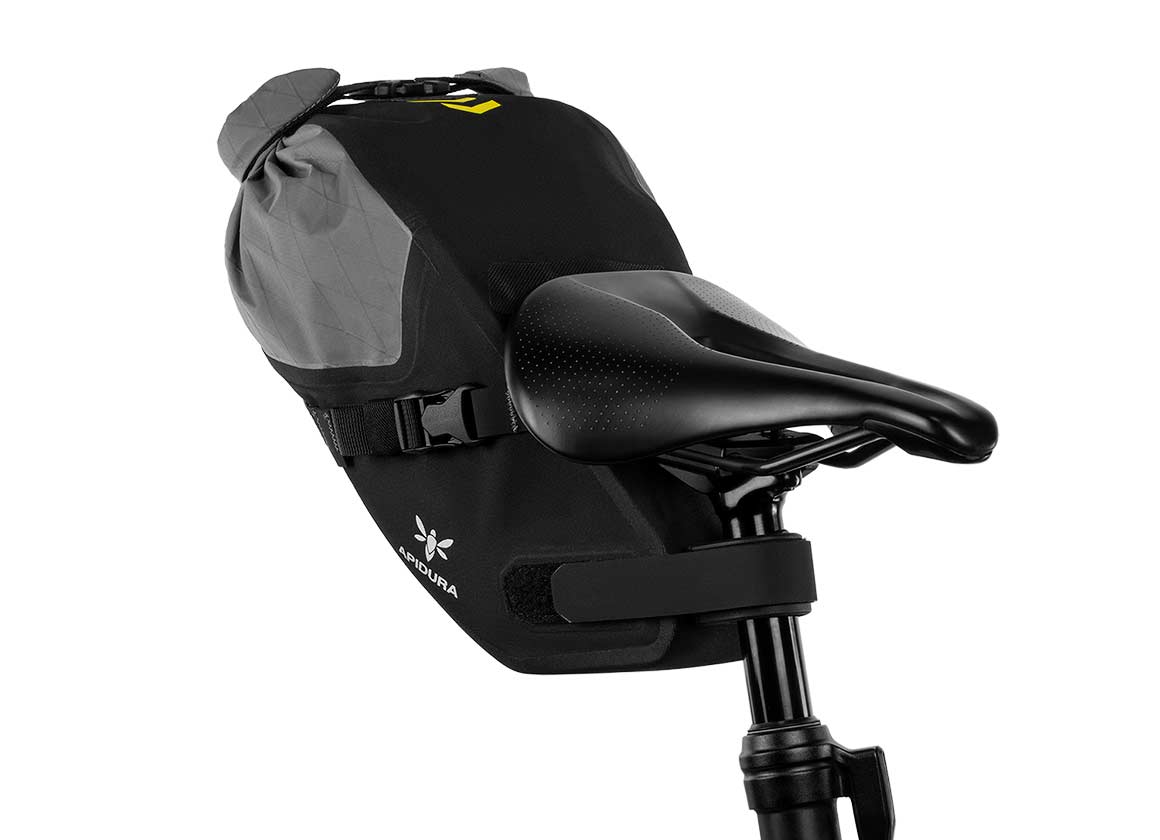 apidura-backcountry-saddle-pack-4.5l-on-bike-2.jpg
