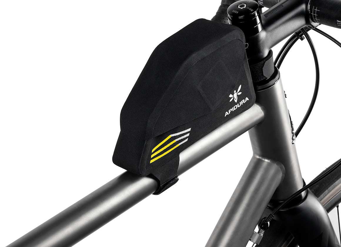 apidura-racing-top-tube-pack-0.7l-on-bike-2.jpg